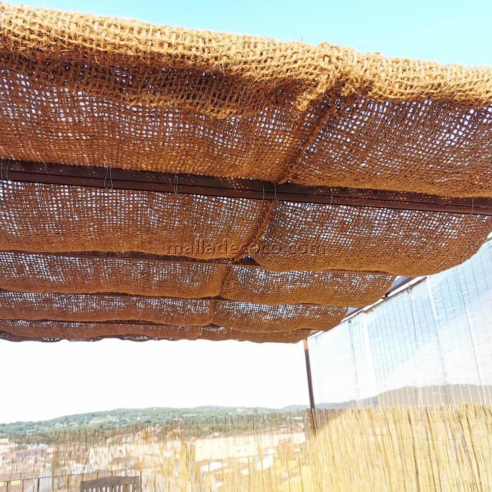 Rollos de Malla de coco para sombreados Girona para pergolas y estructuras